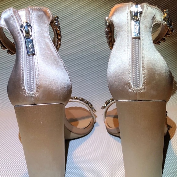 Heels Bradgley Mischka JEWEL sz 10 Ankle Strap Evening Heels Chunky Satin - Picture 5 of 6